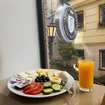 מלון D'east